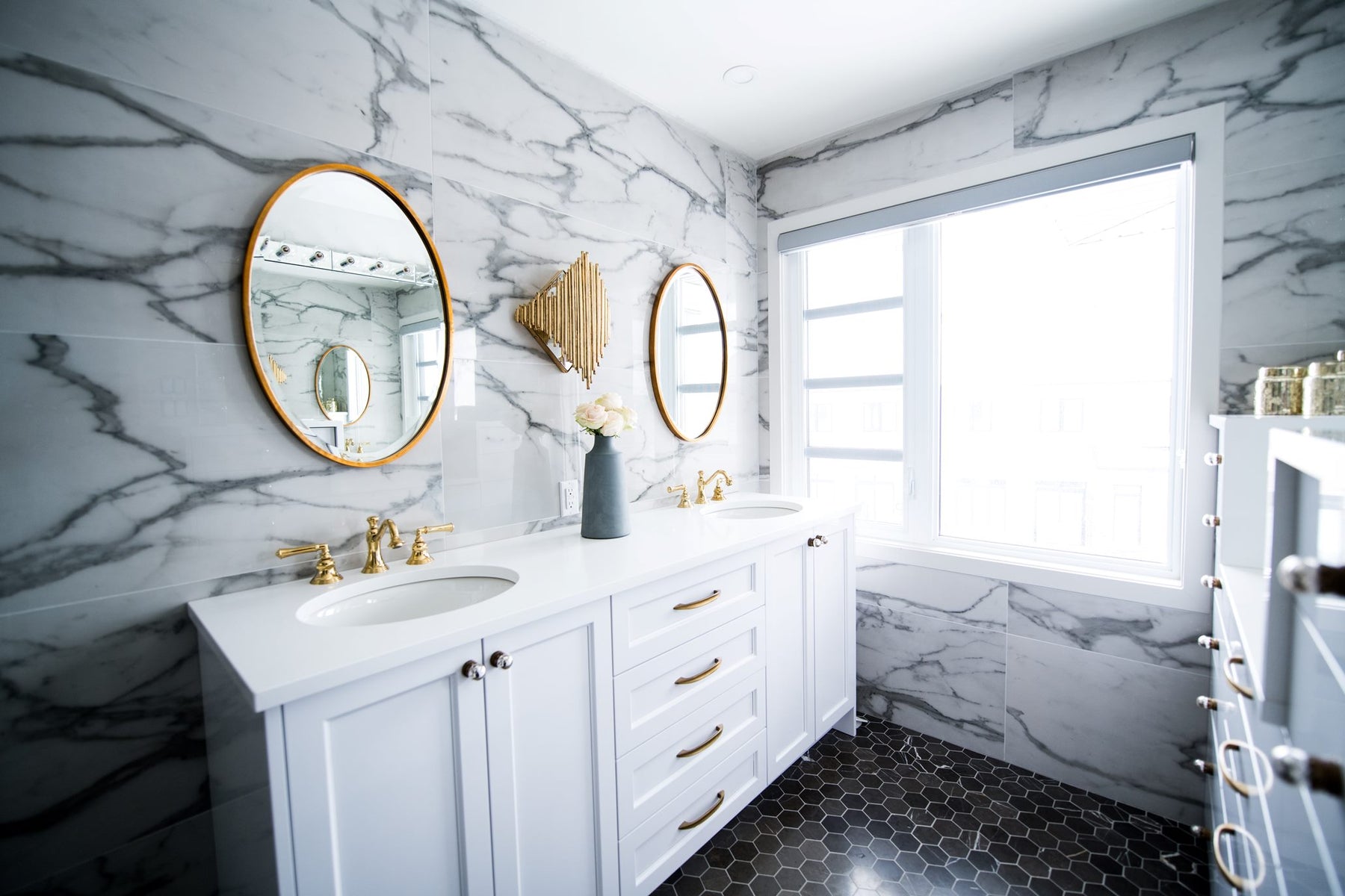 Using Color to Enhance Space—6 Tips with White Marble Tile