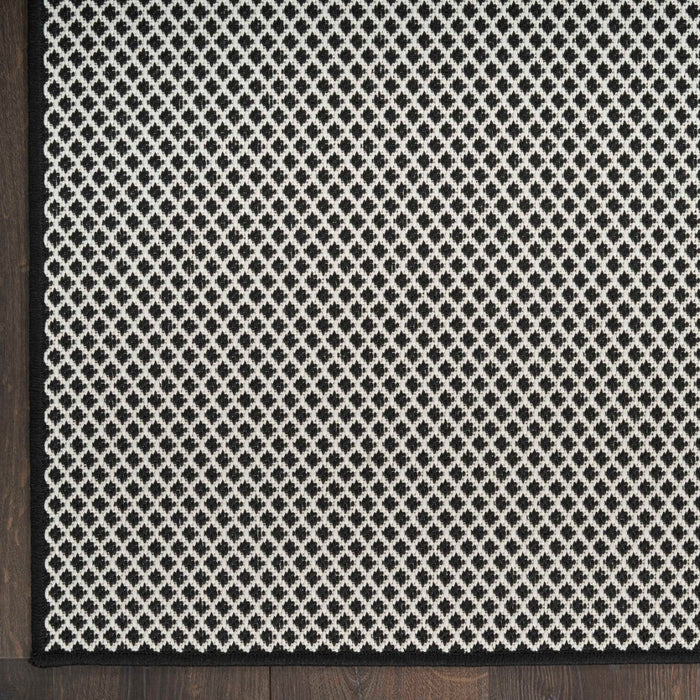 Courtyard Black White BLKWT Polypropylene & Polyester