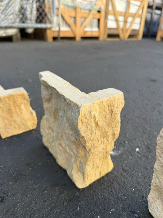 Chateaux Cream Split Face Limestone Veneer Corner - Random Sizes