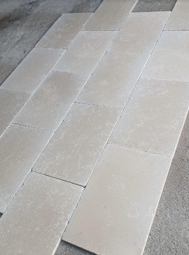 Tumbled Ivoire Limestone Tile - 16" x 24"