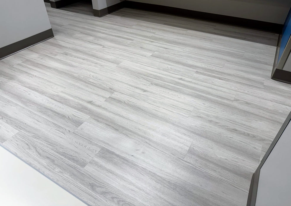 Radius Vinyl Johnson Whitewash C19 Vinyl Plank Embossed 2