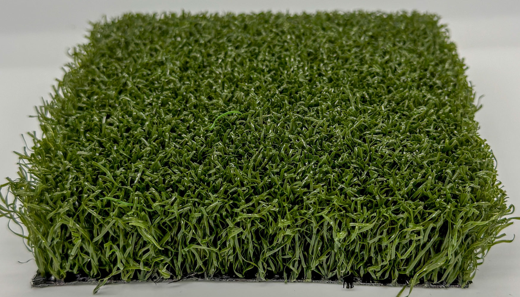 Tips Tee Line Field Green Polypropylene Turf - Urethane