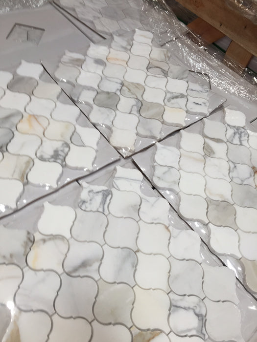 Calacatta Gold Polished Marble Mosaic - 2 3/4" Arabesque