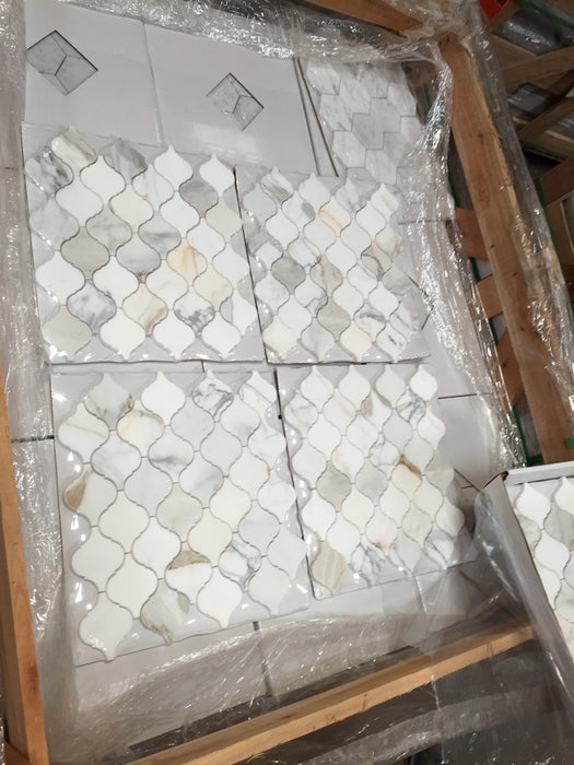 Calacatta Gold Marble Mosaic - 2 3/4" Arabesque Polished