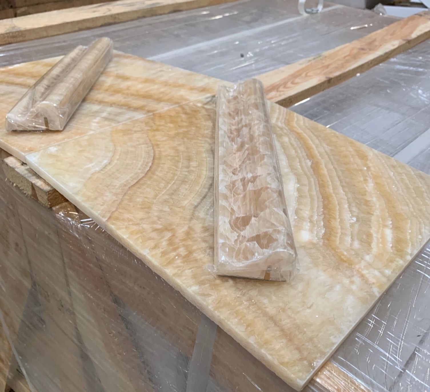 Honey Onyx Molding 2 1/2" x 12" Crown Molding Stone & Tile Shoppe