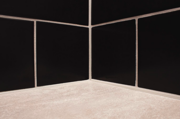 EKEU8/O7GS Black PVC Tile Edging Trim