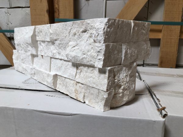 Champagne Split Face Limestone Ledgestone Corner - 6" x 18" x 6"