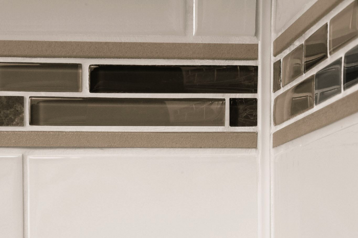 EKEU8/O7GS Black Tile Edging Trim