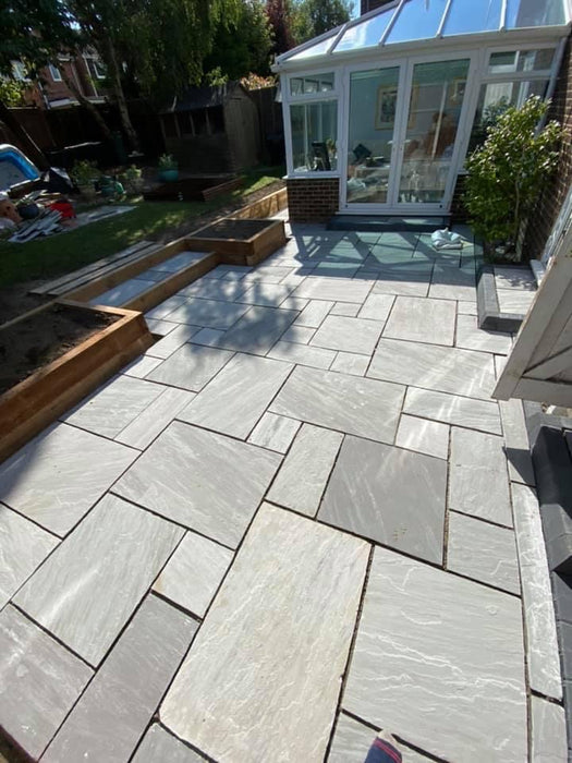 Natural Cleft Face, Gauged Back Pearl Gray Sandstone Paver Versailles Pattern